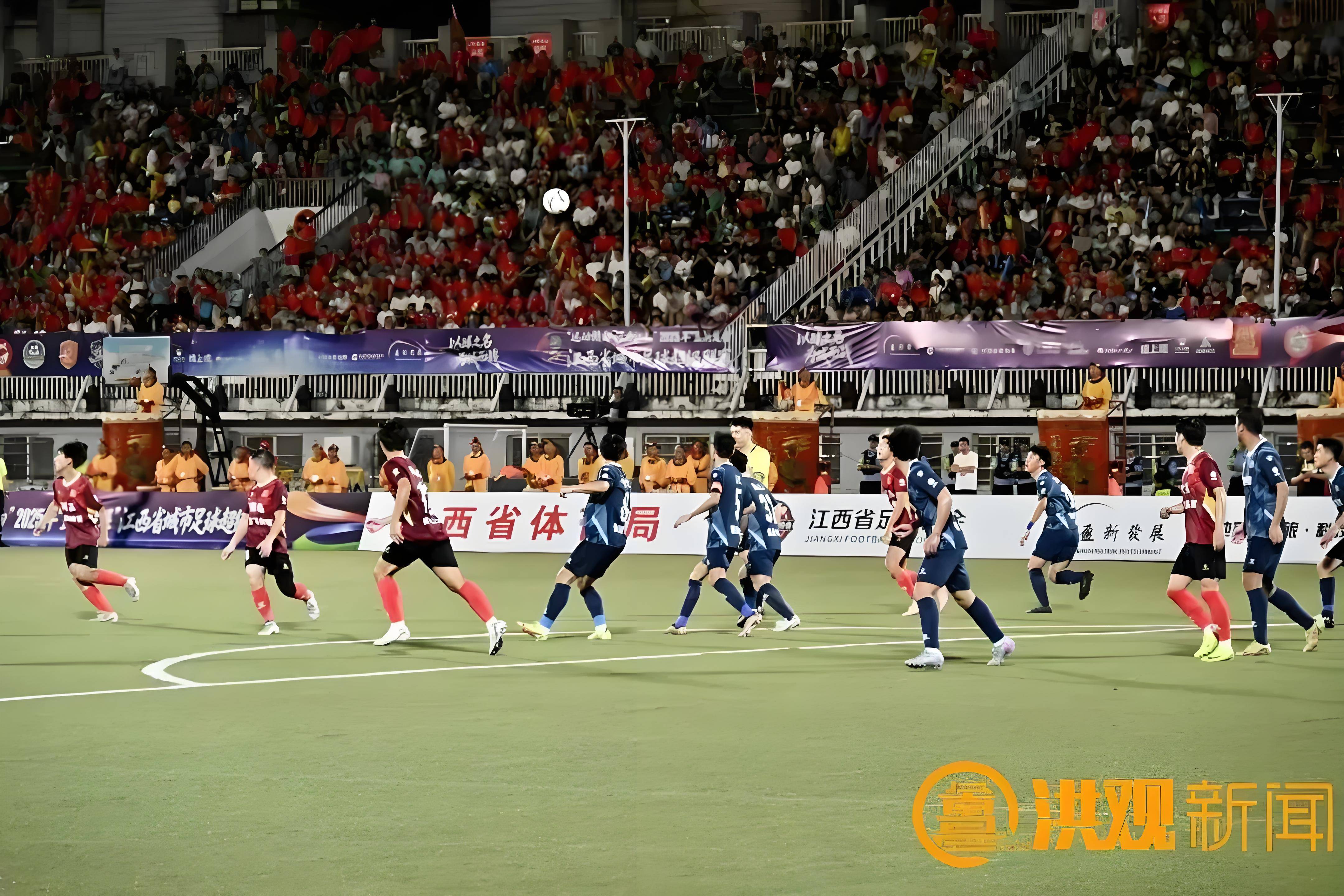 足球场上的精彩瞬间，球迷欢呼声不绝于耳的简单介绍