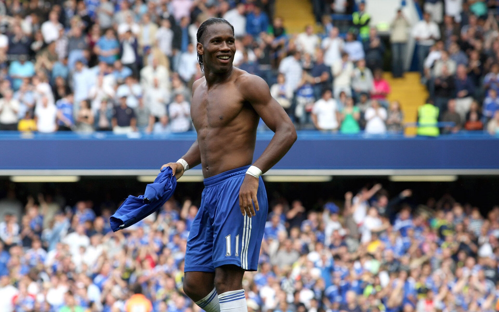 当沙漠之风席卷诺坎普,莱万利刃出鞘,沙特奇迹险胜巴萨